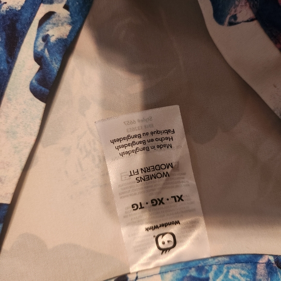 WonderWink Blue and White Floral Top - Picture 2 of 2